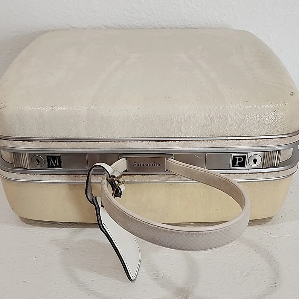 Vintage Samsonite Silhouette Cream Honeymoon Strap Square Luggage - Picture 2 of 13